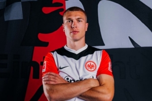 开云app-TA:法兰克福买断利兹联后卫克里斯滕森,买断费用可能达900万欧