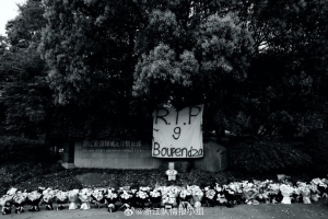 开云体育入口-众多球迷为布彭扎献花并留言:愿黄龙的风永远吟唱你的名字