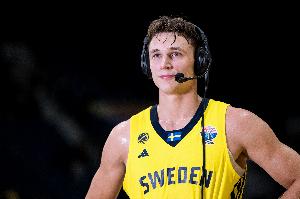 开云官网-攻坚利器!拉松17中8砍全场最高23分 罚球6中5